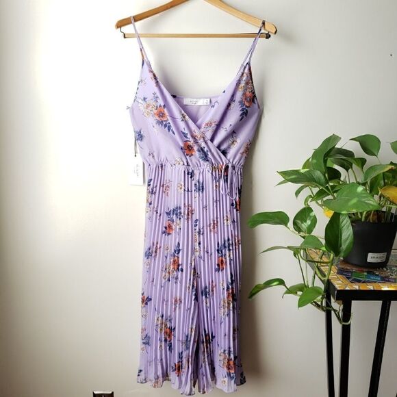 NWT ali & jay floral surplice accordion jumpsuit M - Picture 2 of 8